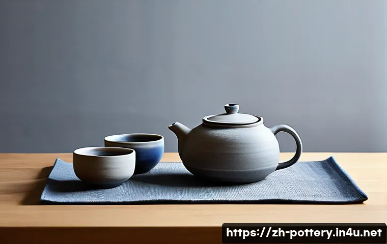 현대 도자기 트렌드 분석 - **Prompt 1: "A serene, minimalist studio bathed in soft morning light. In the foreground, a beautifu...